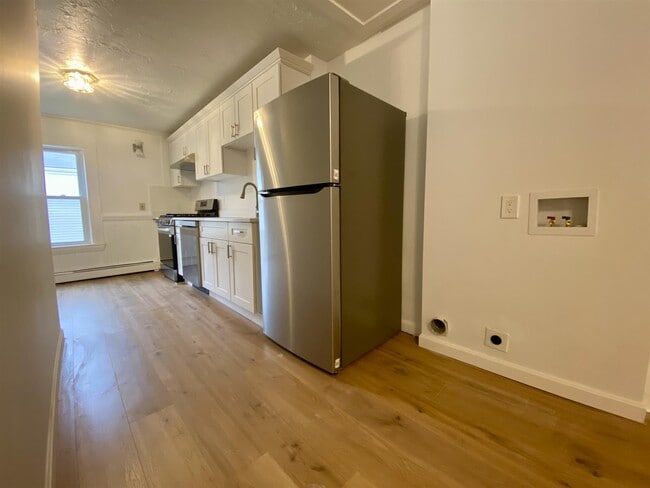 Building Photo - 66 Elm St