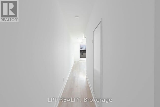 Building Photo - 1660 Bloor St W