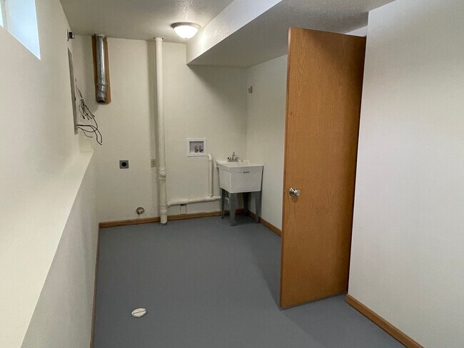 Foto del edificio - 803 Western Ave