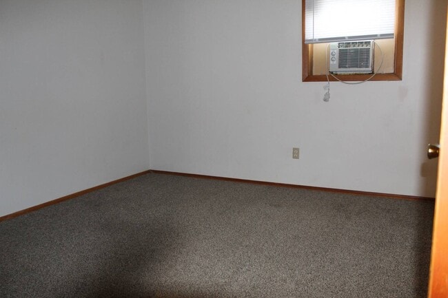 Building Photo - 1320 Maple Dr