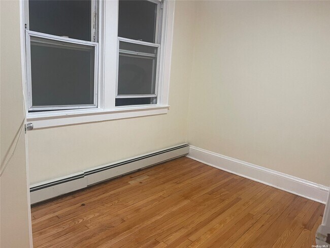 Foto del edificio - 239 Maple Ave