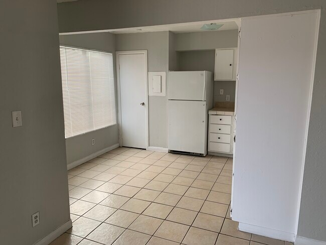 Building Photo - 2780 Menlo Square Dr