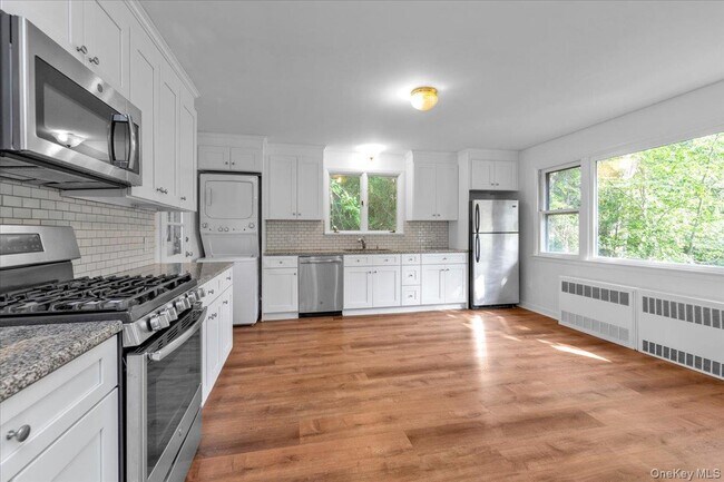 Building Photo - 22 Putnam Ave