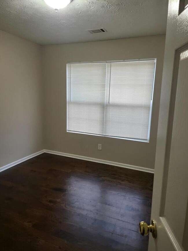 Foto del edificio - 4 bedroom Townhouse in Monroe
