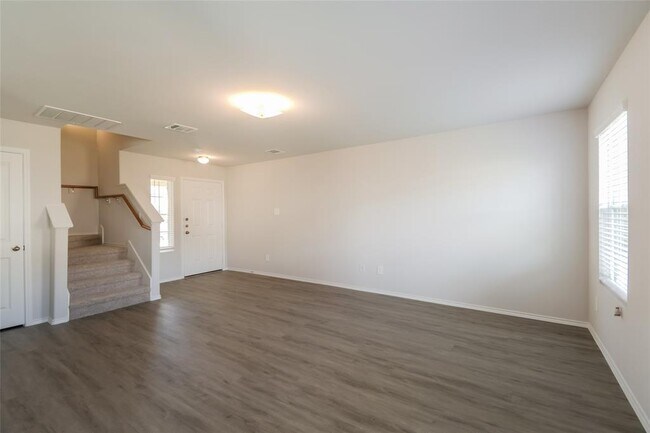 Foto del edificio - 4835 Sweet Chestnut Ln
