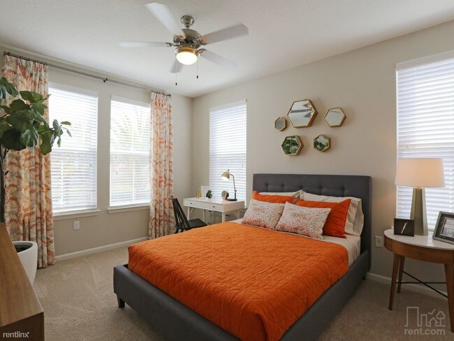 Foto del edificio - 934 Warehouse Rd