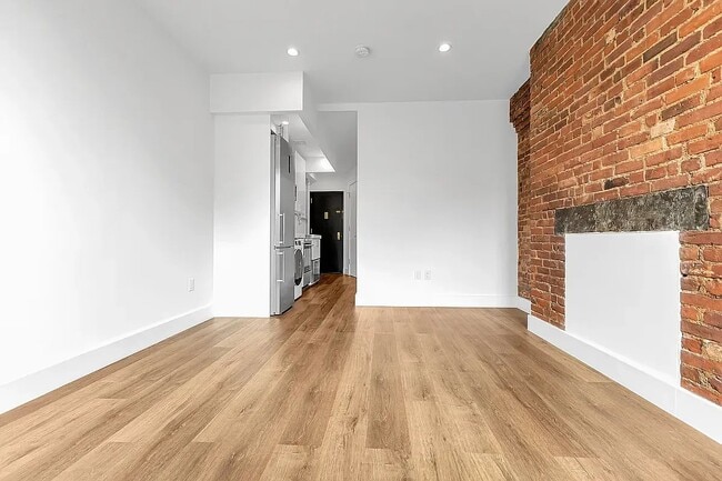 Building Photo - 130 Allen St