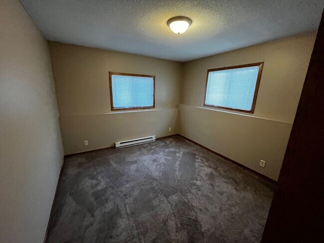 Foto del edificio - 612 Saxonwood Rd
