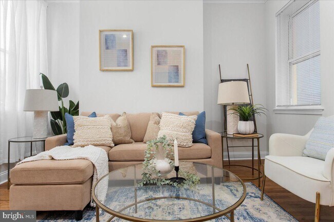 Sala de estar - 7 E Fort Ave