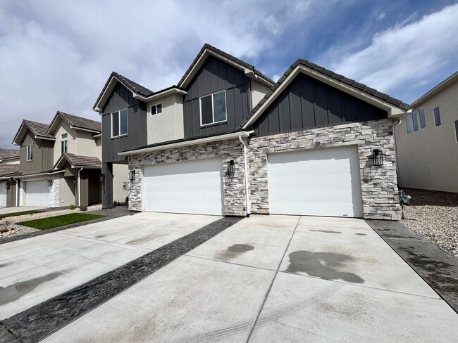 Building Photo - Brand new S&S Home