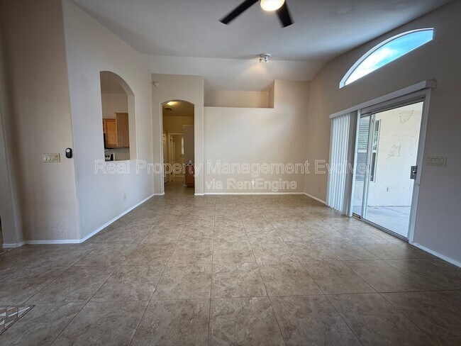 Foto del edificio - 6814 W Louise Dr