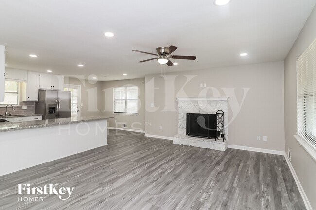 Foto del edificio - 335 Lost Meadows Dr