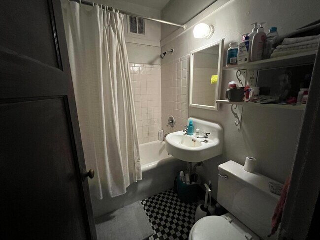 Foto del edificio - 4625 S Lake Dr