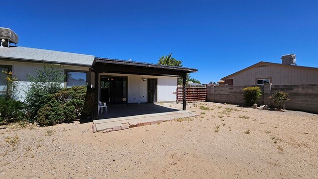 Foto del edificio - 3 bed 1.5 bath