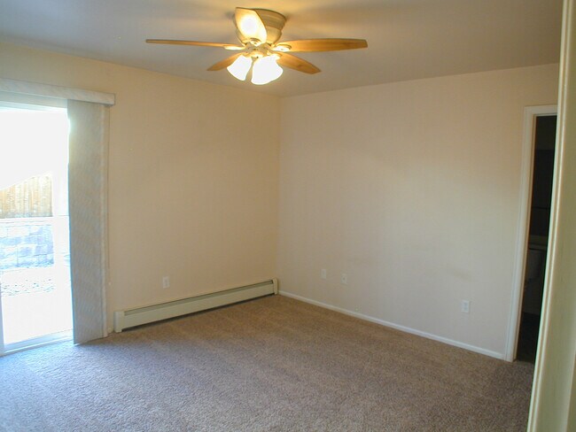 Building Photo - House For Lease