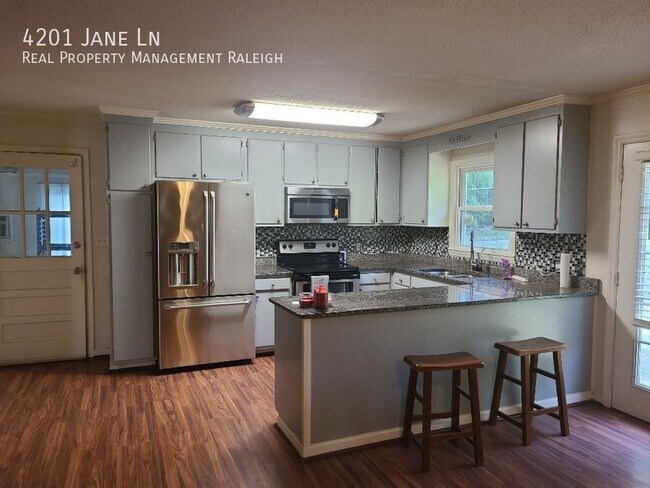 Foto del edificio - 4201 Jane Ln