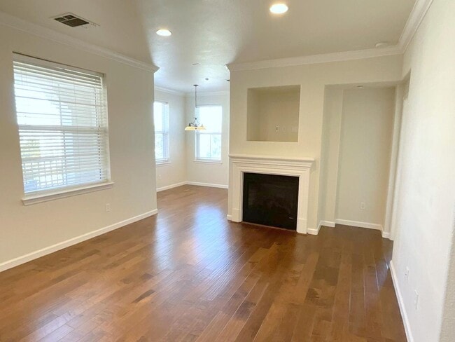 Building Photo - Gorgeous Corner Condo at The Terraces in Dublin Ranch Village!!