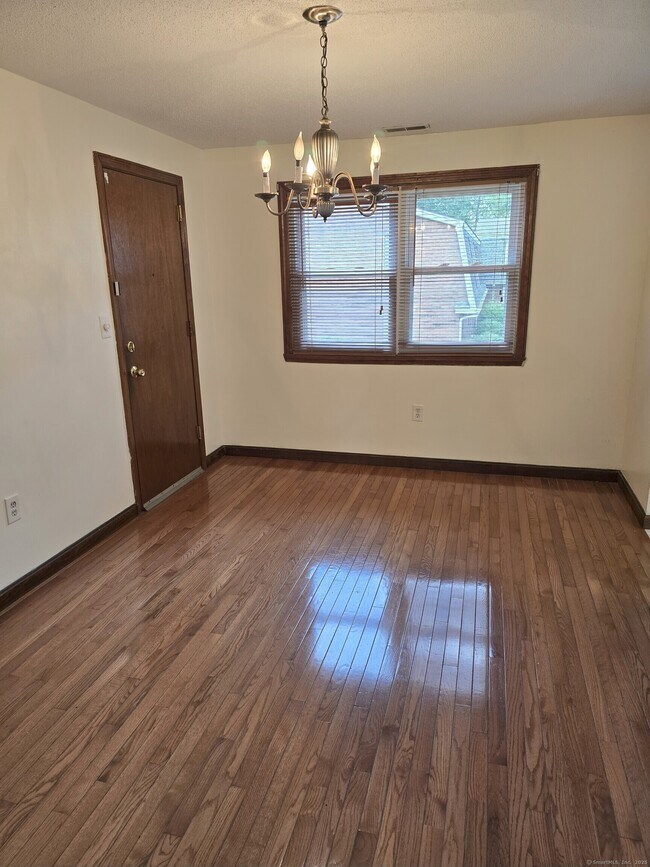 Foto del edificio - 338 Dunfey Ln