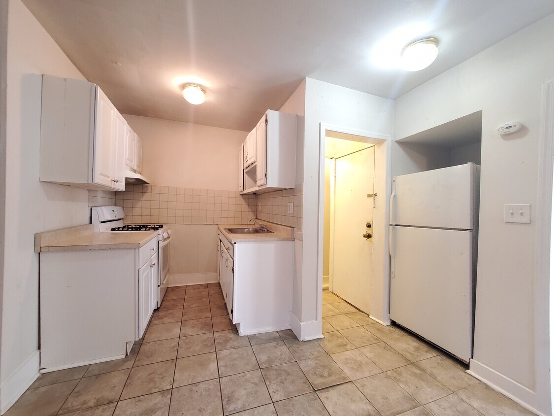 Primary Photo - 222 Armstrong Ave
