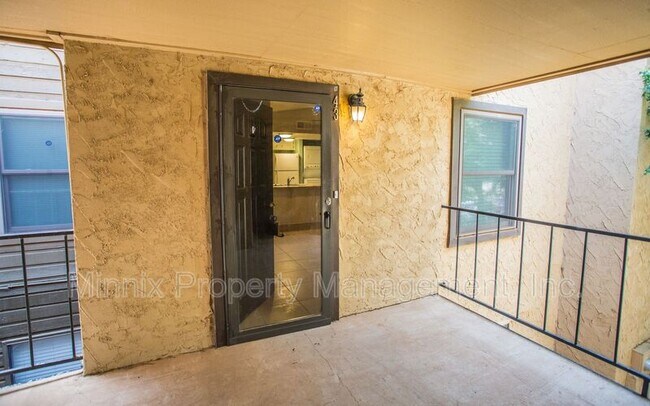 Building Photo - 8601 Memphis Dr