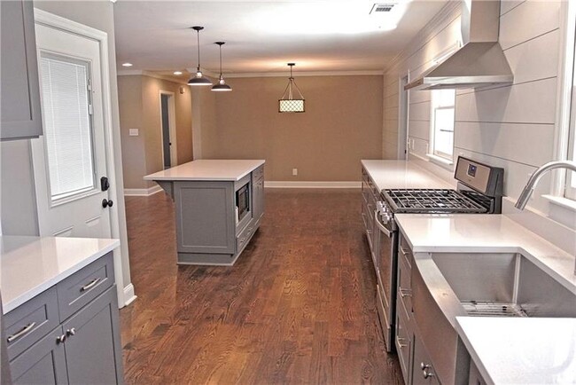 Building Photo - 291 Meadow Dr