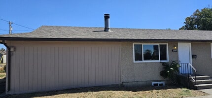 Building Photo - 2204 N Astor St