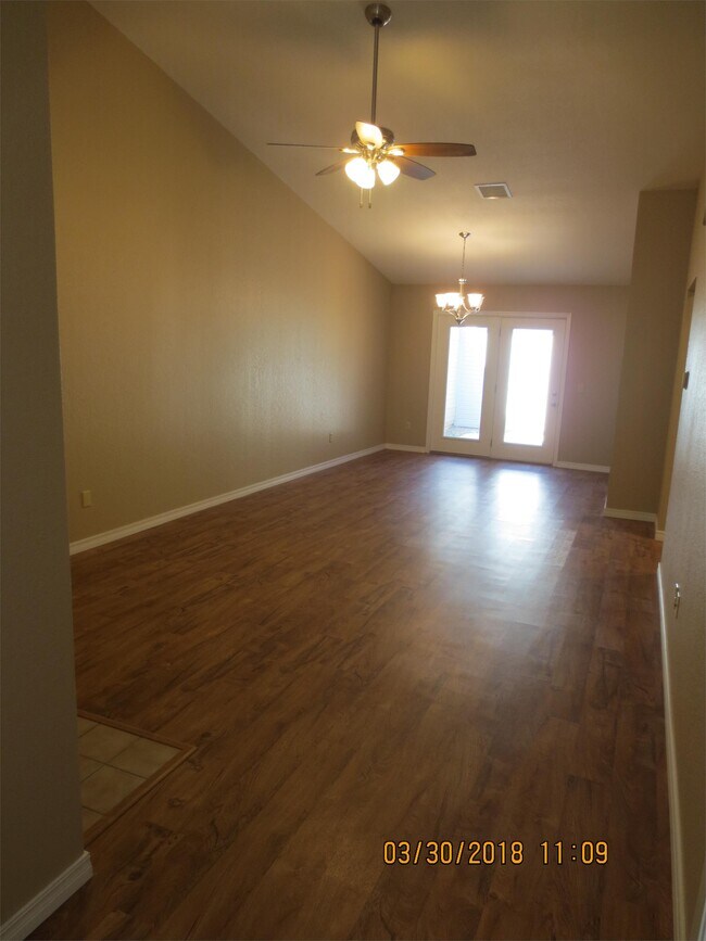 Foto del edificio - 1329 Greenfern Ln