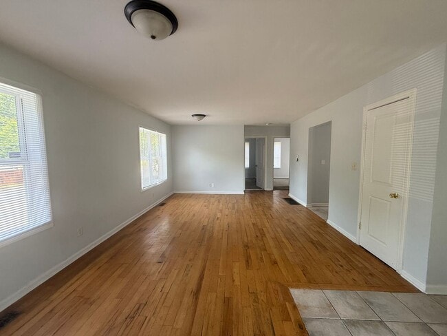 Building Photo - 1902 E 35th St
