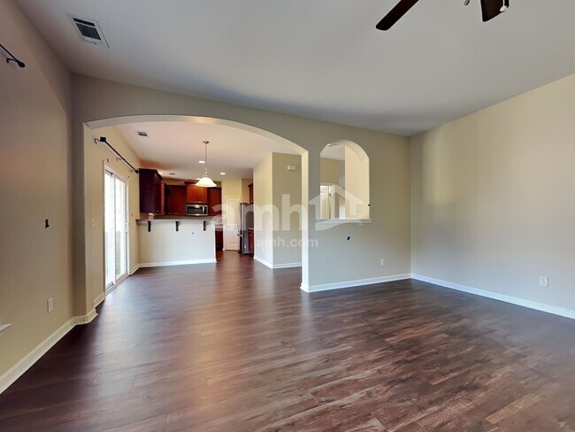 Foto del edificio - 170 Lake Pointe Dr