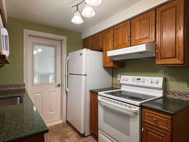 Building Photo - 849 Kewanna Ave