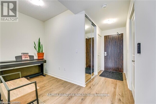 Photo du bâtiment - 349-349 Rathburn Rd W
