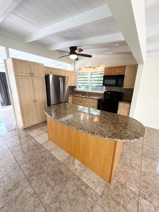 Foto del edificio - 3 bed, 2 bath w/ garage available first week of January!