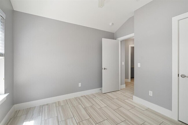Building Photo - 902 Low Brim Cove