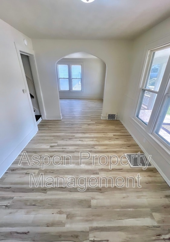 Building Photo - 230 Lewis St