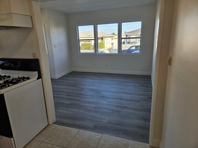 Sala de estar - Frente de la casa - 25515 Senator Ave