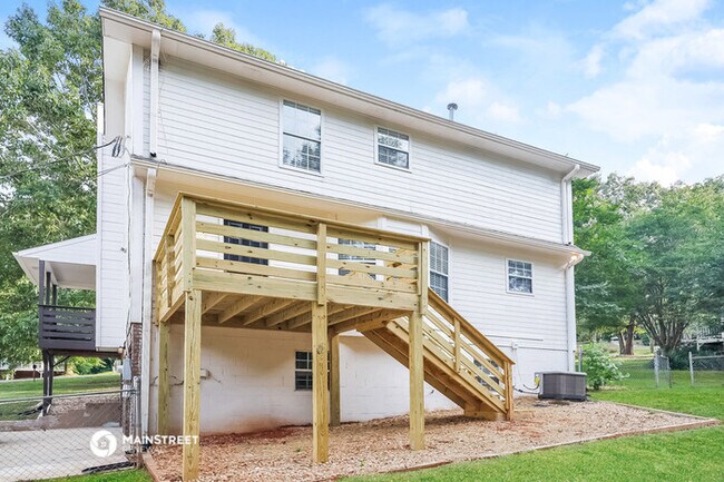 Foto del edificio - 355 Brian Trl