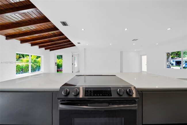 Building Photo - 400 Sansovino Ave