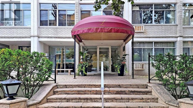 Building Photo - 335-335 Lonsdale Rd