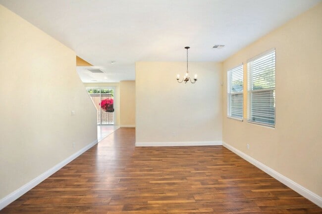 Building Photo - 3 Bed and Loft Summerlin Beauty