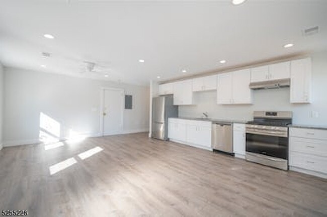 Foto del edificio - 726 Bloomfield Ave