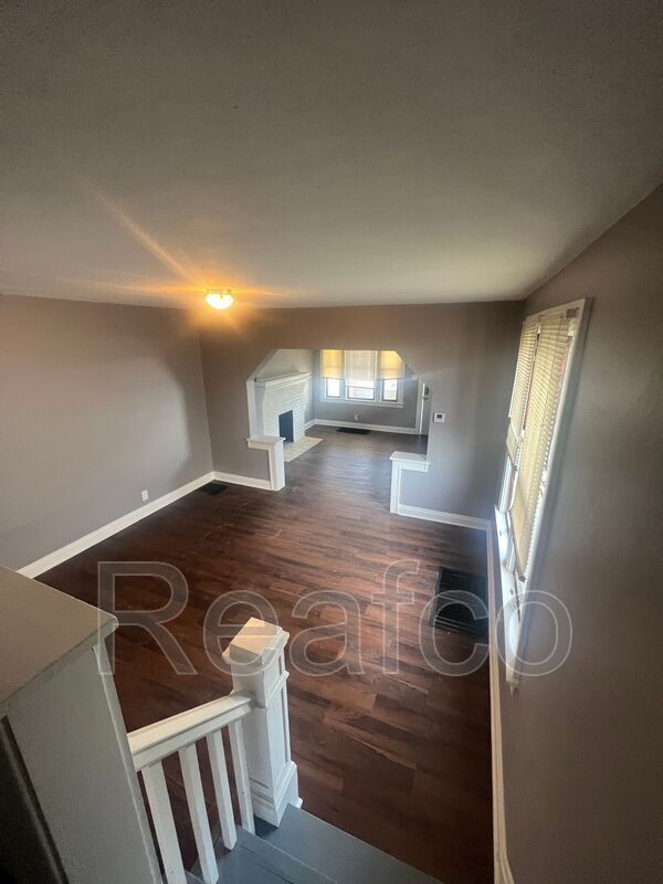 Foto del edificio - 289 N Burgess Ave