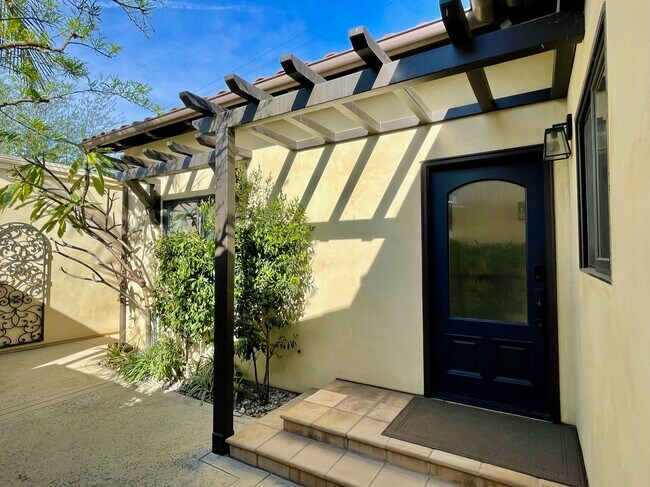 Building Photo - 242 Mira Mar Ave