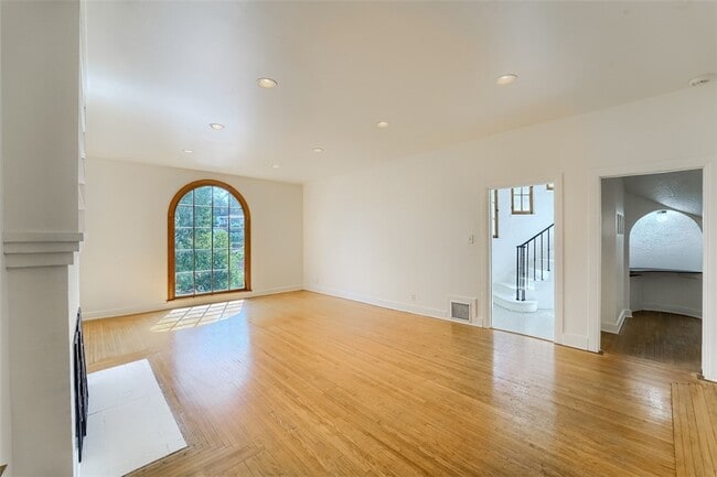 Building Photo - 5924 Graciosa Dr