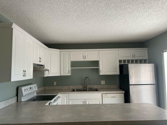 Foto del edificio - 2211 White Pine Cir