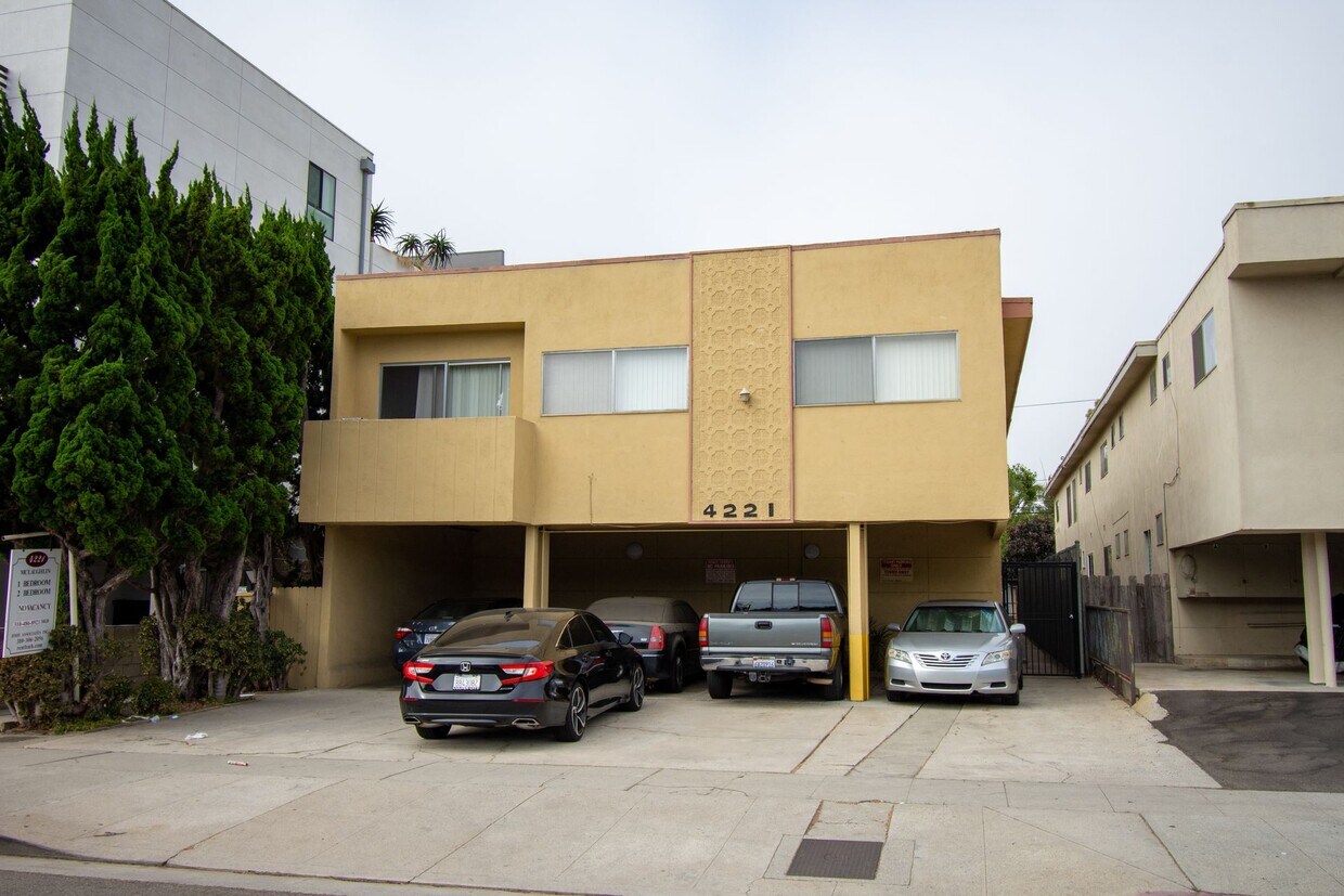 Foto del edificio - 4221 Mclaughlin Ave