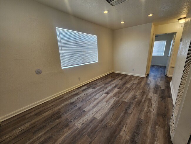 Foto del edificio - Yucca Ave 6686-6688