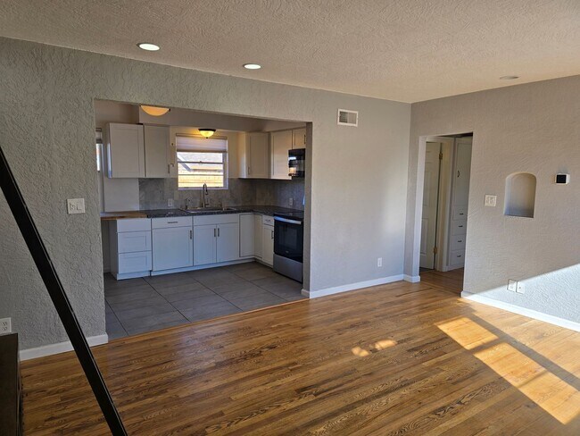 Foto del edificio - Pet Friendly & Steps Away From Idlewild Park and River!