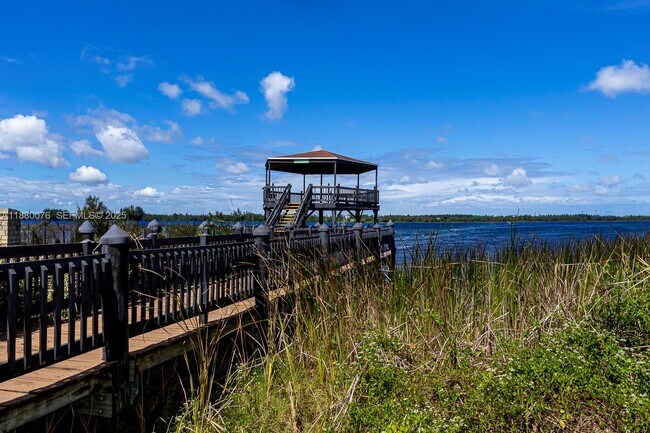 Foto del edificio - 109 Lake Emerald Dr