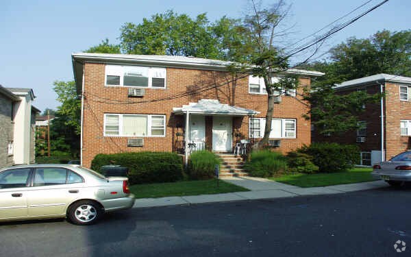 Foto principal - 2439 3rd St