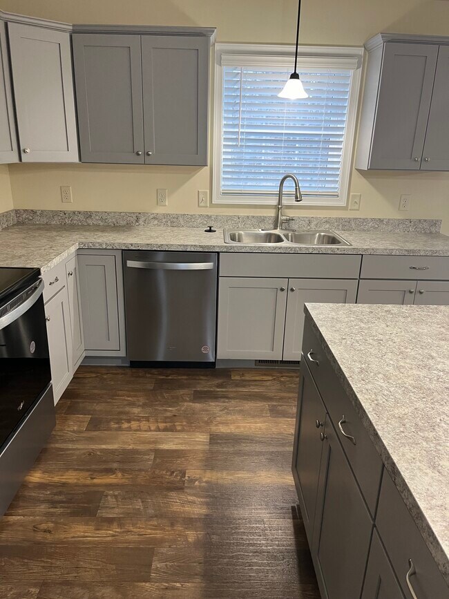 Foto del edificio - 120 Meadowbrook Ln